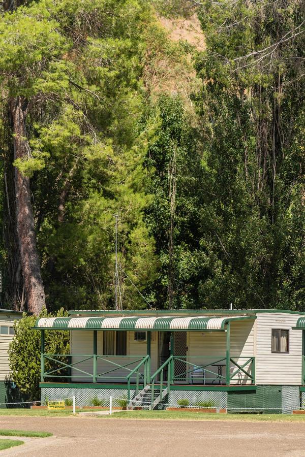 Gundagai Cabins & Tourist Park ภายนอก รูปภาพ