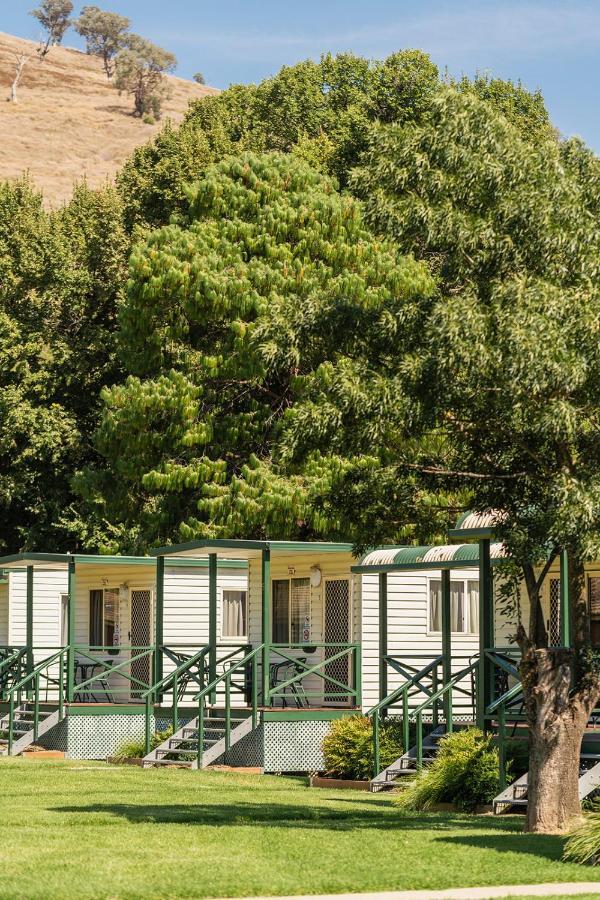 Gundagai Cabins & Tourist Park ภายนอก รูปภาพ