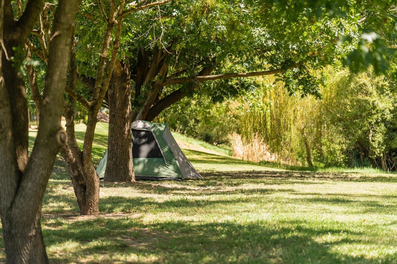 Gundagai Cabins & Tourist Park ภายนอก รูปภาพ