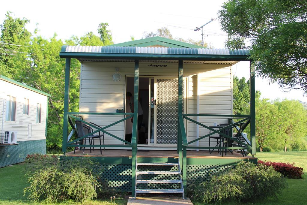 Gundagai Cabins & Tourist Park ภายนอก รูปภาพ