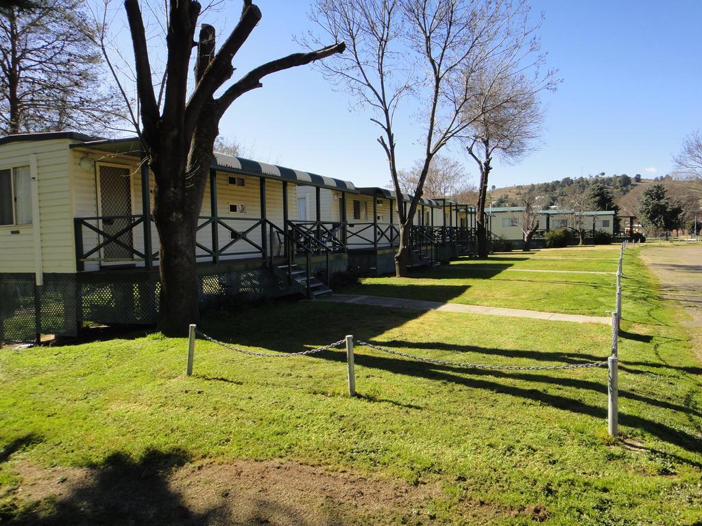 Gundagai Cabins & Tourist Park ภายนอก รูปภาพ