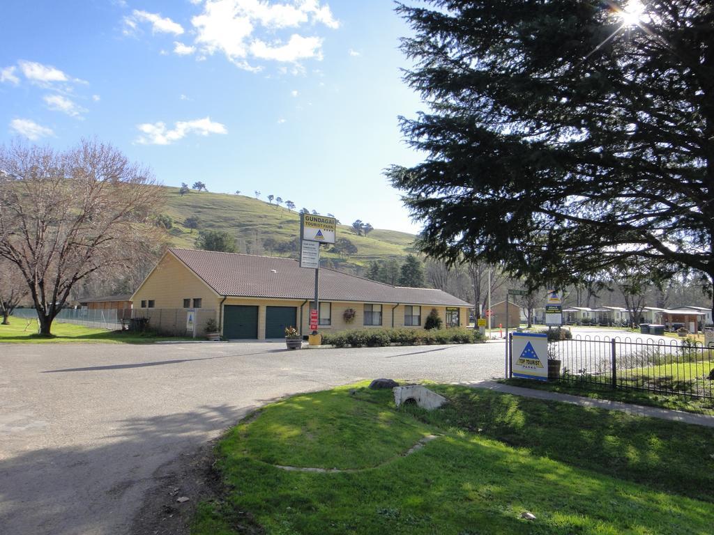 Gundagai Cabins & Tourist Park ภายนอก รูปภาพ