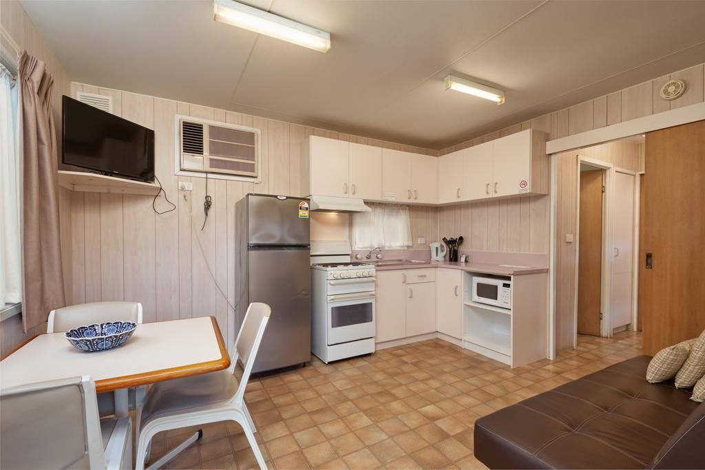 Gundagai Cabins & Tourist Park ภายนอก รูปภาพ