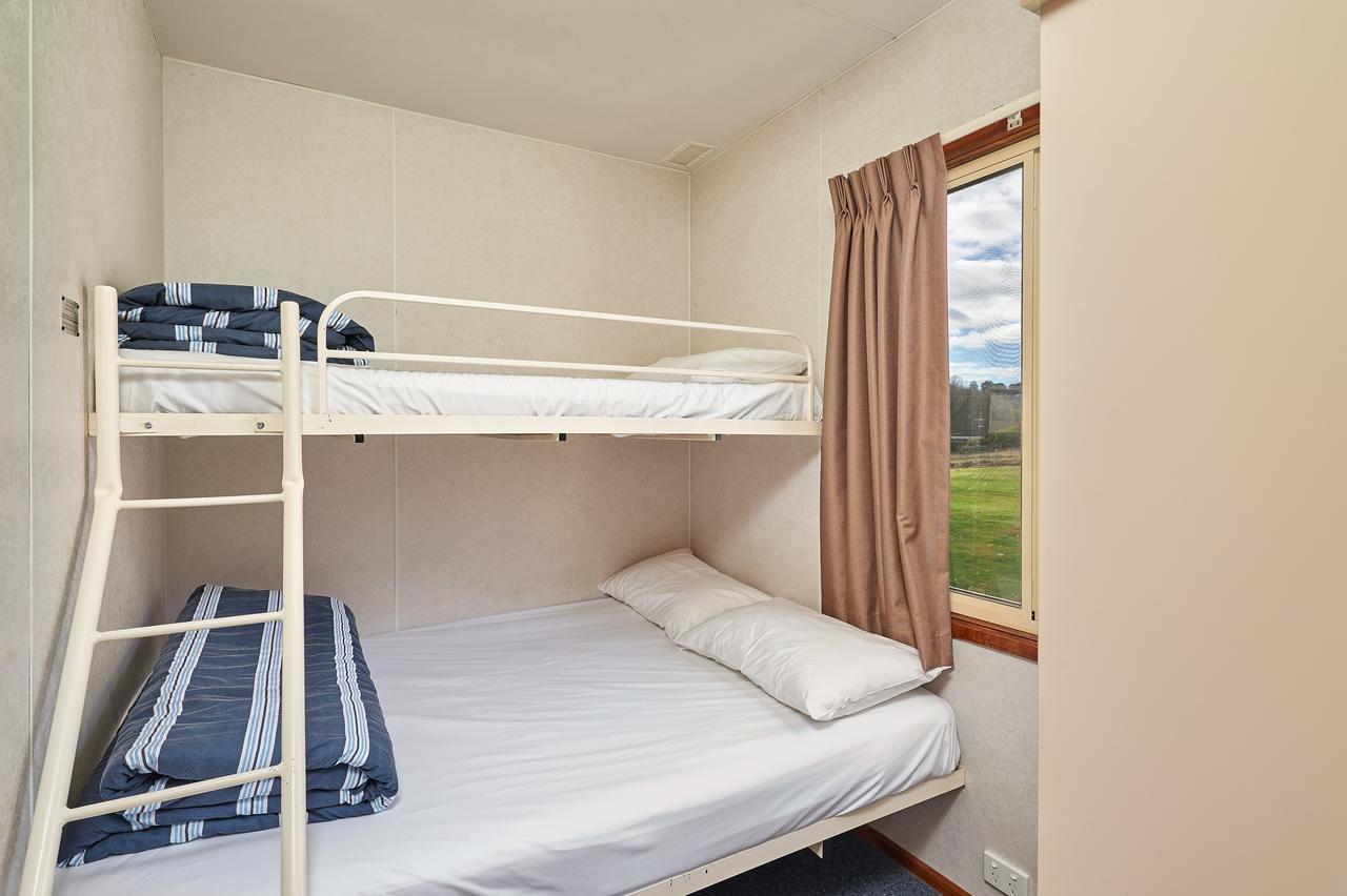 Gundagai Cabins & Tourist Park ภายนอก รูปภาพ