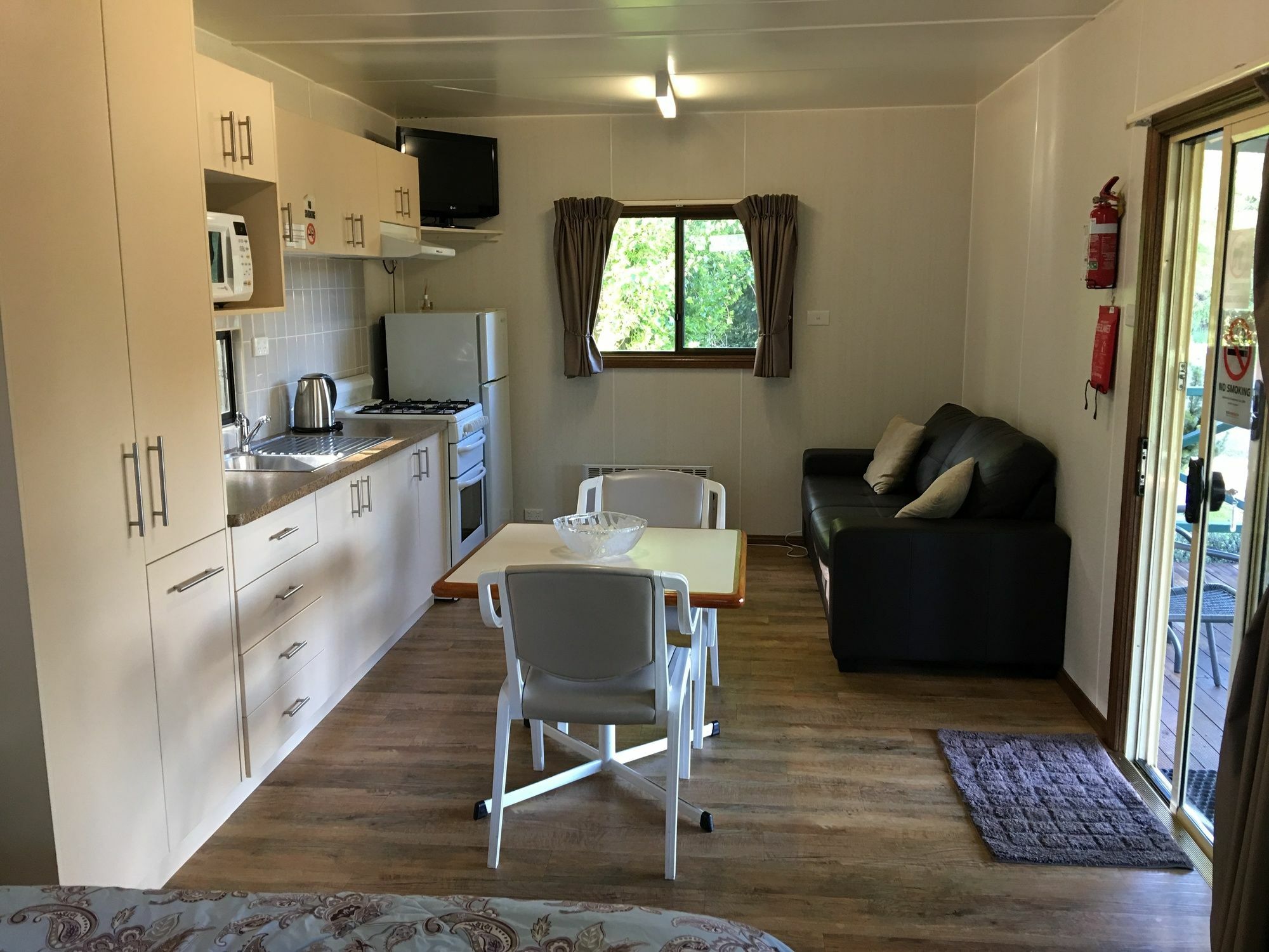 Gundagai Cabins & Tourist Park ภายนอก รูปภาพ