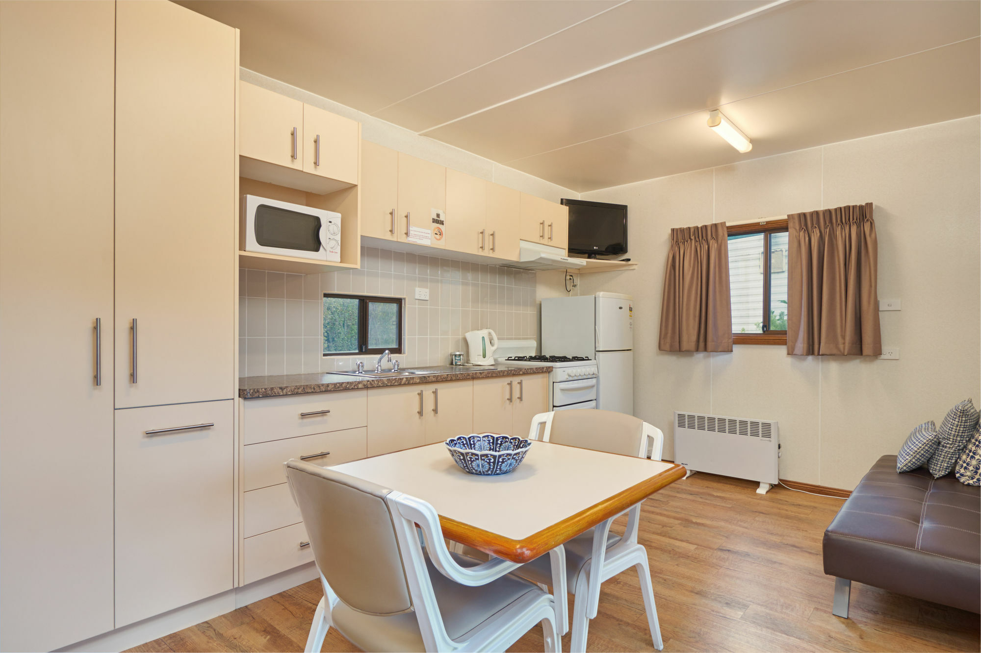 Gundagai Cabins & Tourist Park ภายนอก รูปภาพ