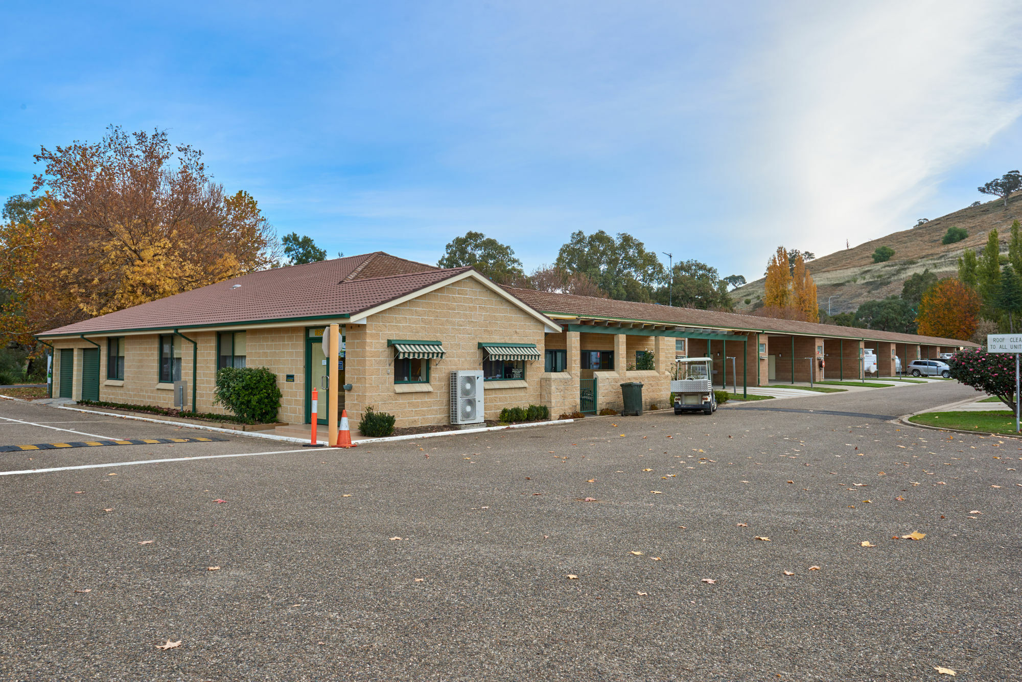 Gundagai Cabins & Tourist Park ภายนอก รูปภาพ