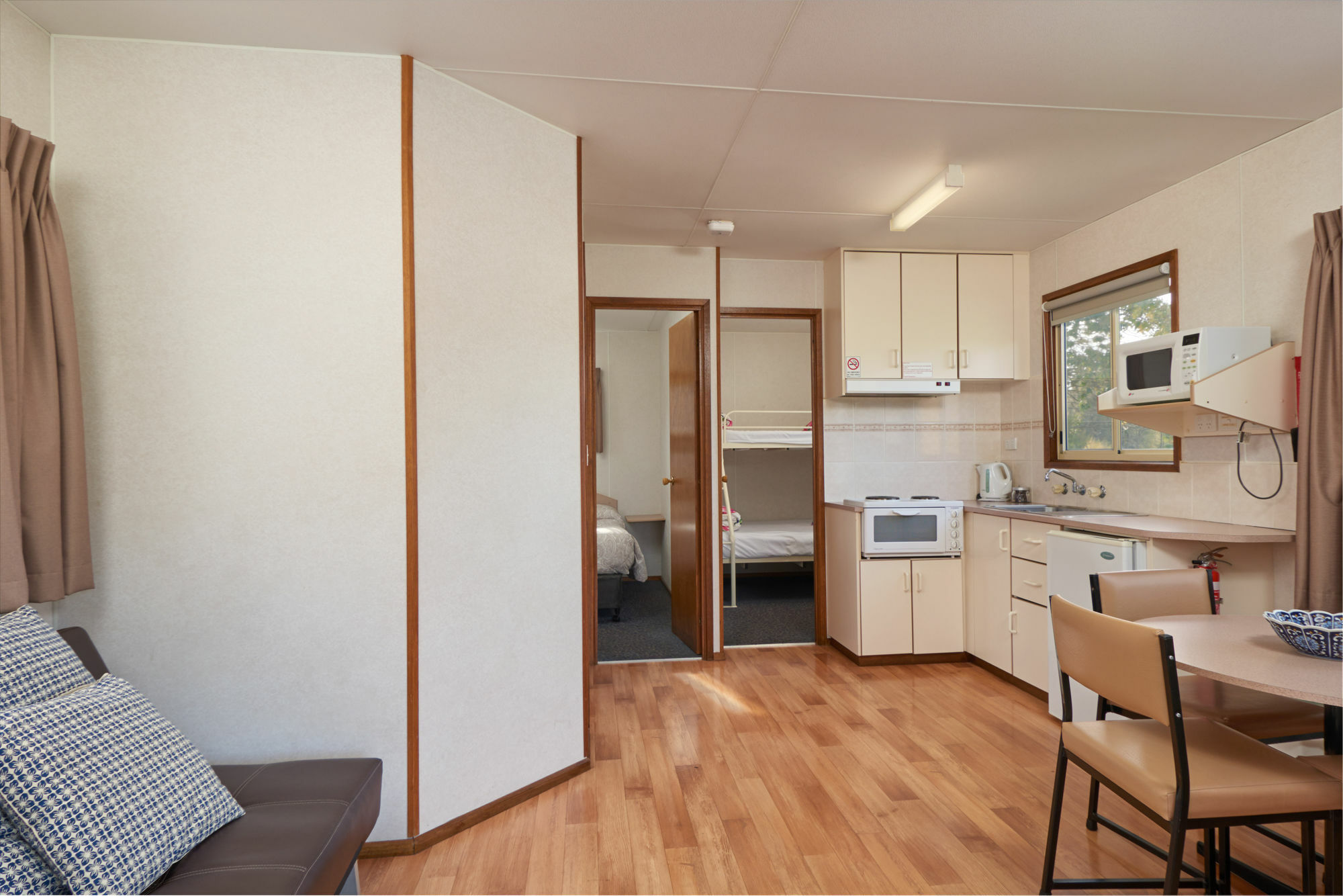Gundagai Cabins & Tourist Park ภายนอก รูปภาพ