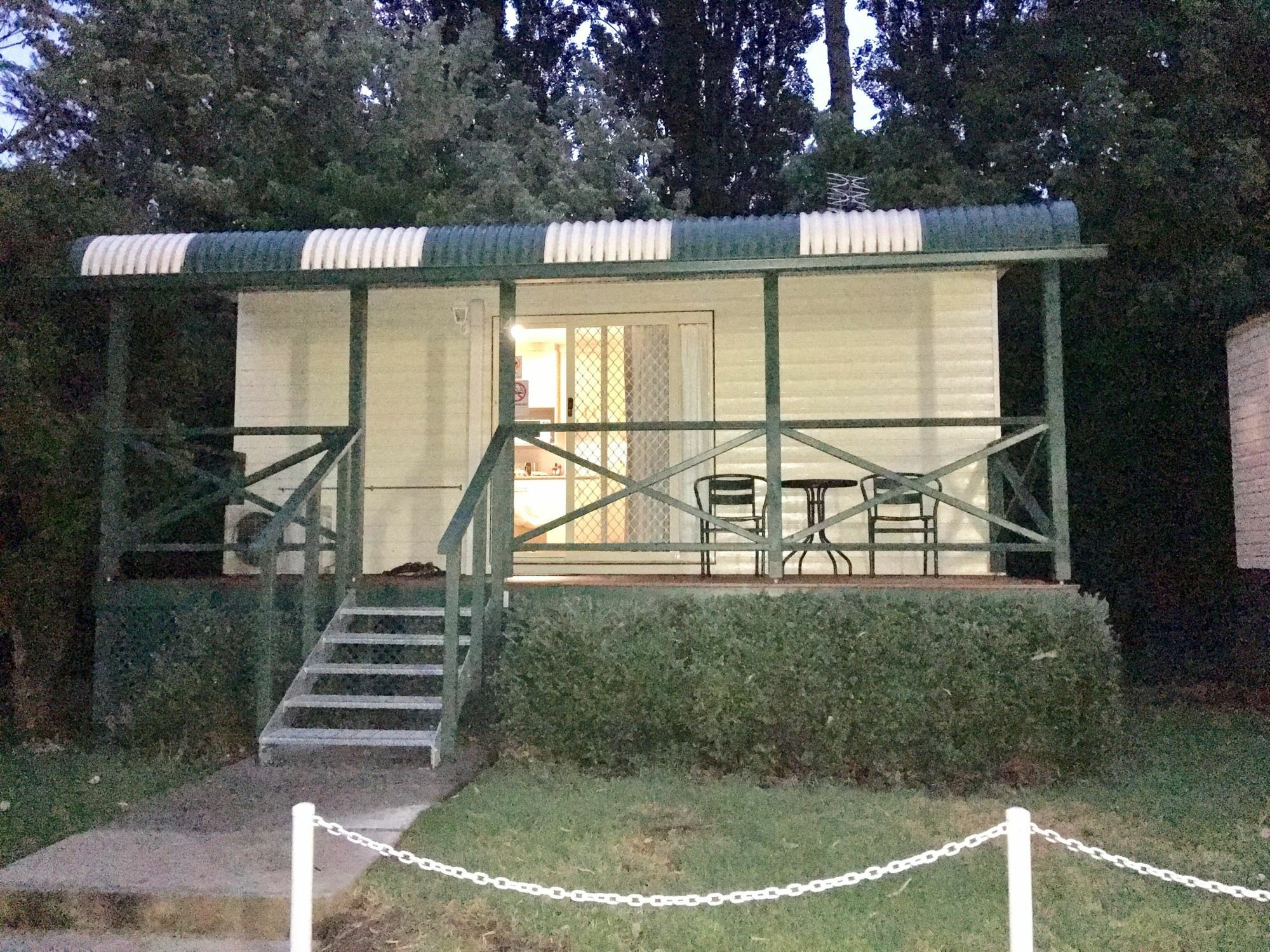 Gundagai Cabins & Tourist Park ภายนอก รูปภาพ